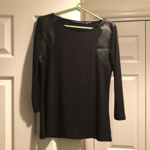 Long sleeve with patten leather details